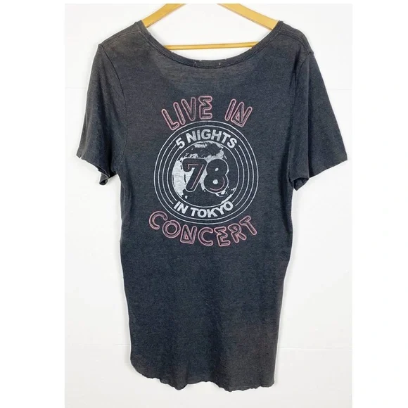 Junk Food Kiss Shirttail Band Tee Gray Size Medium - Picture 5 of 11